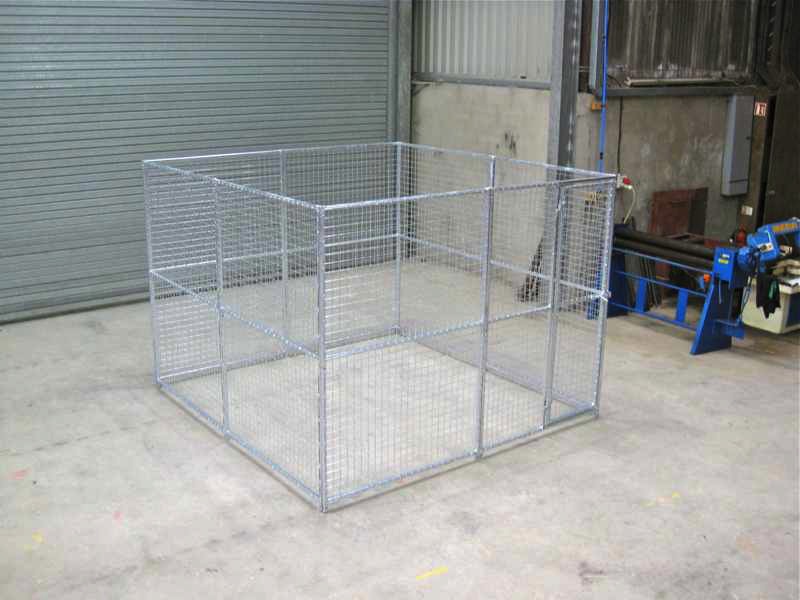 Medium Dog Run Pack. Finished size 2.5m x 2.5m (approx. 8ft x 8ft). Height 1.8m (6ft.). *Kennel not included. Sturdy construction using 25x25mm box section framing covered with 50x50x3mm weldmesh. Hot dip galvanised for lifetime rust protection. Bottom of panels are raised off the ground to stop bacterial growth and to ease cleaning. Comes complete with gate and all bolts.  Can be easily erected in around 30 minutes with no special tools or skills required.