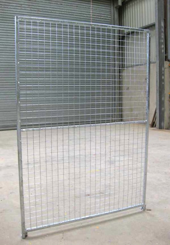 Standard Panel. 1.25m wide x 1.8m high (approx. 4ft wide x 6ft high). Sturdy construction using 25x25mm box section framing covered with 50x50x3mm weldmesh. Hot dip galvanised for lifetime rust protection. Bottom of panels are raised off the ground to stop bacterial growth and to ease cleaning.  Can be easily erected in around 30 minutes with no special tools or skills required. Bolts included.